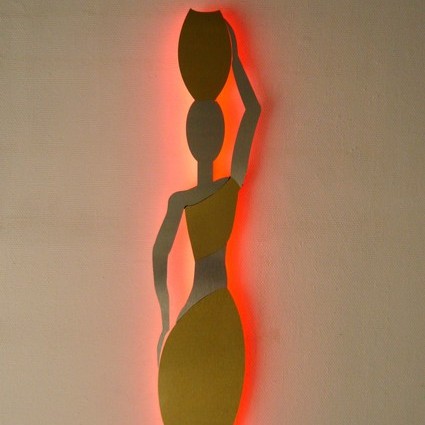 Applique murale porteuse d’eau orange